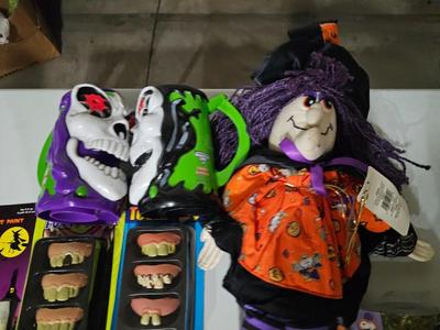 Sale Photo Thumbnail #274: All items ship and great Halloween decor/collector lot