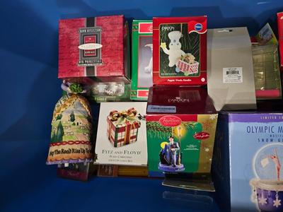 Sale Photo Thumbnail #280: All pieces will be included except the tote which is not included. Tons of value and great for any holiday collector!
