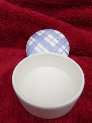 Cercamic covered keepsake container. About 3-1/2" diameter