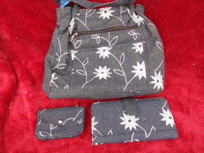 Denim 3 piece set, hand bag, clutch & change purse. Cute!