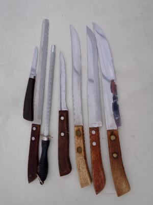 Wooden knife holder. With some knives & sharpening steel.