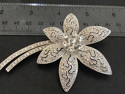 Gorgeous Filagree Silver Tone Brooch Raise Rhinestone