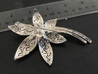 Gorgeous Filagree Silver Tone Brooch Raise Rhinestone