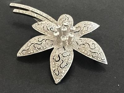Gorgeous Filagree Silver Tone Brooch Raise Rhinestone