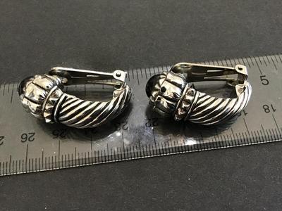 Nice Vintage Clip on Earrings