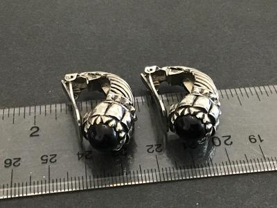 Nice Vintage Clip on Earrings