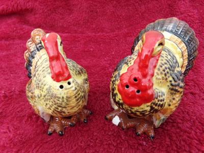 Thanksgiving Tom Turkey salt & pepper shaker set. Ceramic.