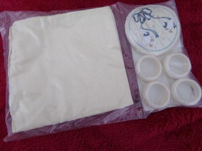 Set of 4 cloth table napkins 4 napkin rings & 4 coasters.