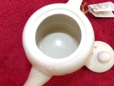 Martha Vaughn Collection ceramic tea pot, looks like new/unused