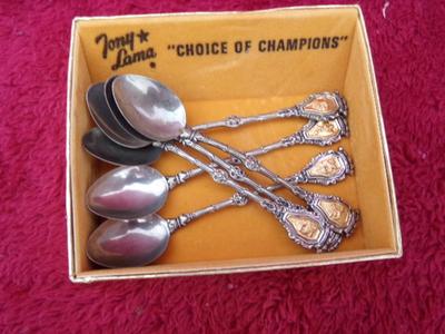 Lot of 6 tiny spoons, maybe baby spoons or maybe souvenir spoons.