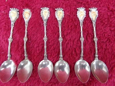 Lot of 6 tiny spoons, maybe baby spoons or maybe souvenir spoons.
