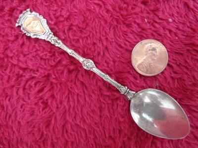 Lot of 6 tiny spoons, maybe baby spoons or maybe souvenir spoons.