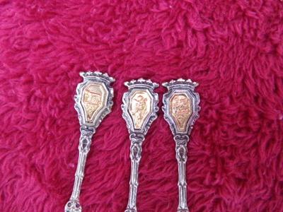 Lot of 6 tiny spoons, maybe baby spoons or maybe souvenir spoons.
