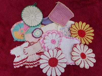 Bunch of craft made crocheted hot pads, assted size/shape/patterns.