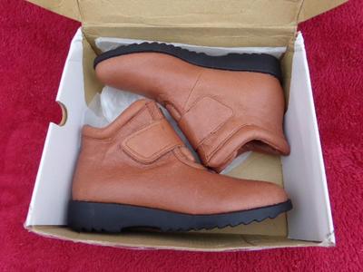 Pair of low cut womens’ boots, look new/unused in box 7M
