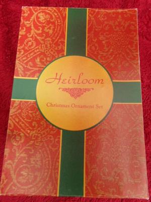 Heirloom Christmas ornament set of 6 in OEM box. Look like new!