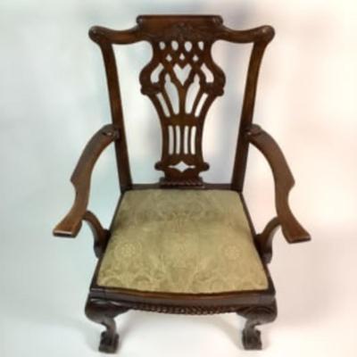 Sale Photo Thumbnail #253: Scroll leaf motif, Carved chippendale back rest. Measures: 26.25" wide x 42" high x 18" deep. Seat height: 18" high