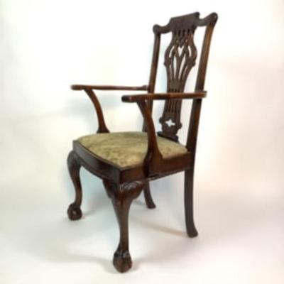 Sale Photo Thumbnail #252: Scroll leaf motif, Carved chippendale back rest. Measures: 26.25" wide x 42" high x 18" deep. Seat height: 18" high