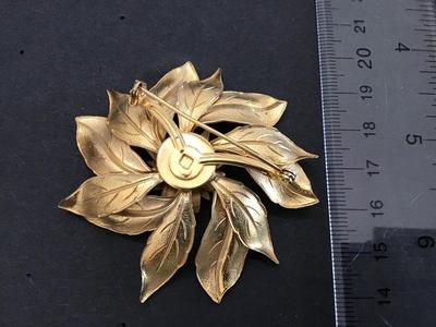 Beautiful Vintage Brooch Genuine Pearl