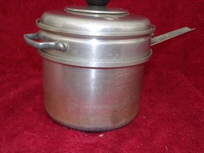 Mirro 3qt. Pan w/matching lid &double boiler. Lid has pressure relief pop-it