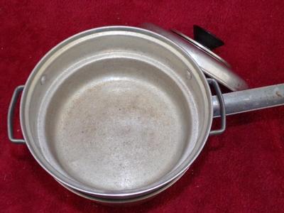 Mirro 3qt. Pan w/matching lid &double boiler. Lid has pressure relief pop-it