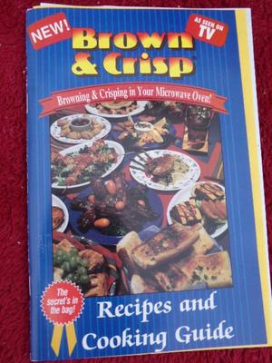 “Brown & Crisp” microwave cooking kit. Looks NEW IN BOX/unused
