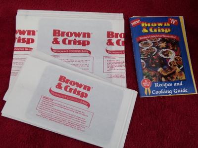 “Brown & Crisp” microwave cooking kit. Looks NEW IN BOX/unused