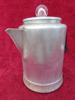 Classic vintage 8 cup stove top coffee percolator, complete. U.S.A.