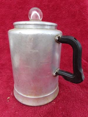 Classic vintage 8 cup stove top coffee percolator, complete. U.S.A.