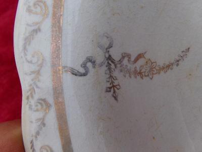 VTG/Antique glazed ceramic serving bowl w/gold floral pattern. Fair/Good condition. About 9"+ diameter.