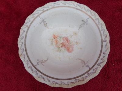 VTG/Antique glazed ceramic serving bowl w/gold floral pattern. Fair/Good condition. About 9"+ diameter.