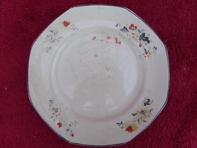 Two VTG/Antique Homer Laughin ceramic dinner plates, (30 N)
