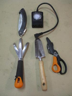Sale Photo Thumbnail #1496: Garden Handtools & Timer