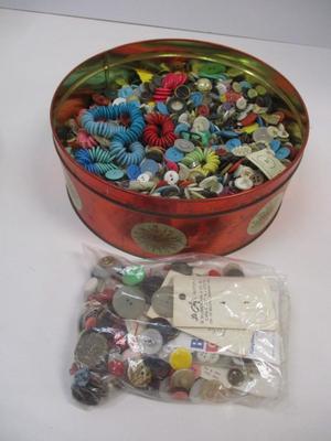Sale Photo Thumbnail #208: 25 Years & Older Vintage Buttons