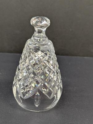 Sale Photo Thumbnail #323: The Waterford Crystal Collectors 1989 Bell features a beautifully crafted design of 6 geese a laying, part of the famous 12 days of Christmas theme. Made from the finest crystal, this bell captures the essence of Christmas with its intricate detailing and