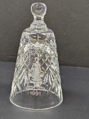 Sale Photo Thumbnail #366: The Waterford Crystal Collectors 1987 Bell is a beautifully crafted Christmas-themed bell made of crystal. This bell features a design of 4 calling birds on the 12th day of Christmas, making it a perfect addition to any collector's set. Produced in 1987 b