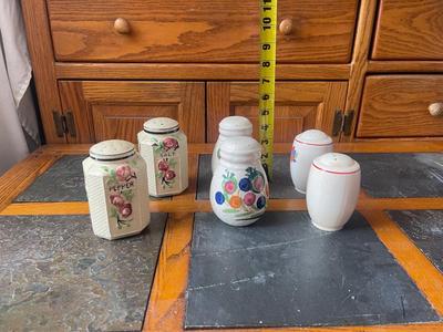 Sale Photo Thumbnail #958: Lot of Antique Salt and Pepper Shakers (Lot of 6). 3 sets, each with painted details on the sides. Removable plug in the bottom of each shaker.