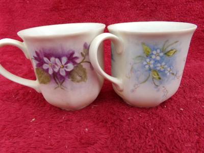Classic pair of porcelain coffee cups from M.B.Pottery Co. Fine quality