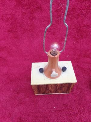 Lamp/lattern battery operated, it works. Uses a 6v lattern battery