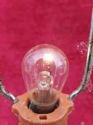 Lamp/lattern battery operated, it works. Uses a 6v lattern battery