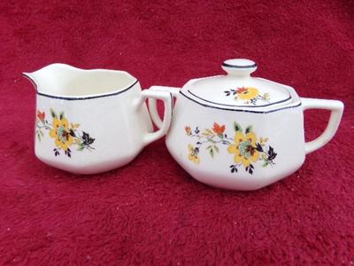 VTG/Antique Homer Laughlin cream & sugar set