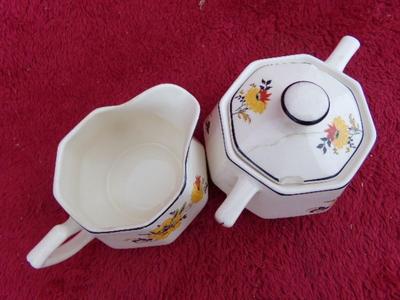 VTG/Antique Homer Laughlin cream & sugar set