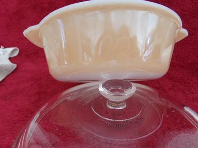 VTG FIRE KING ovenware casserole w/lid. Opalescent Peach/white