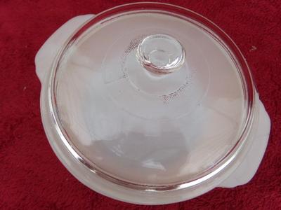 VTG FIRE KING ovenware casserole w/lid. Opalescent Peach/white