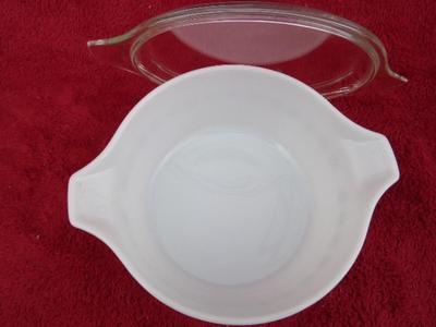 VTG PYREX ovenware, MCM mid-60s 2-1/2qt covered casserole.