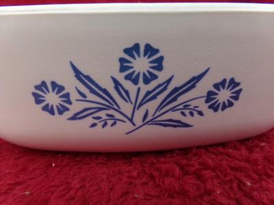 VTG Corning Ware 1 qt. casserole w/o lid. Corn flower designs.
