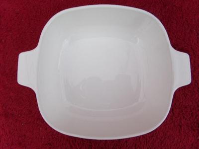 VTG Corning Ware 1 qt. casserole w/o lid. Corn flower designs.