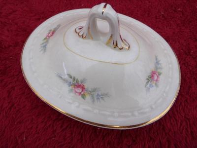 Beautiful VTG/Antique Homer Laughlin tea pot. “Georgian Eggshell” pattern.