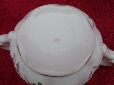 Small VTG cream & sugar set. Appears hand painted. Heavily gold trimme