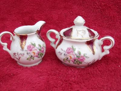 Small VTG cream & sugar set. Appears hand painted. Heavily gold trimme